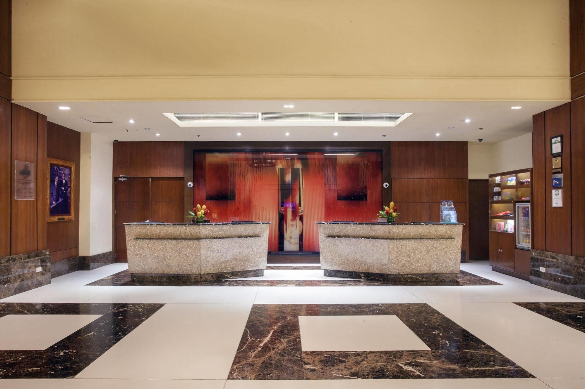 Seda Ayala Center 5*